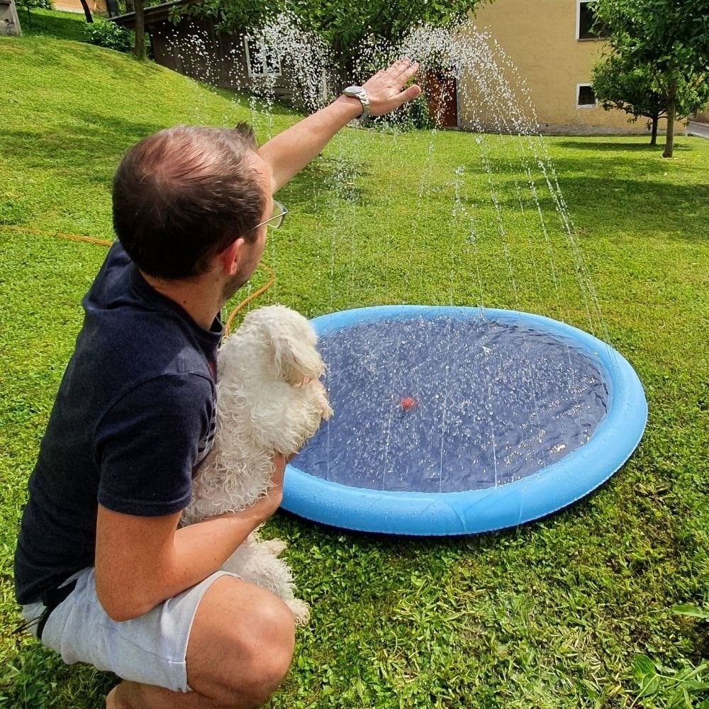 🐶Foldable Dog Swimming Pool with Water Sprayer – Cooling Paddling Mat for Garden, Patio & Summer Play Days